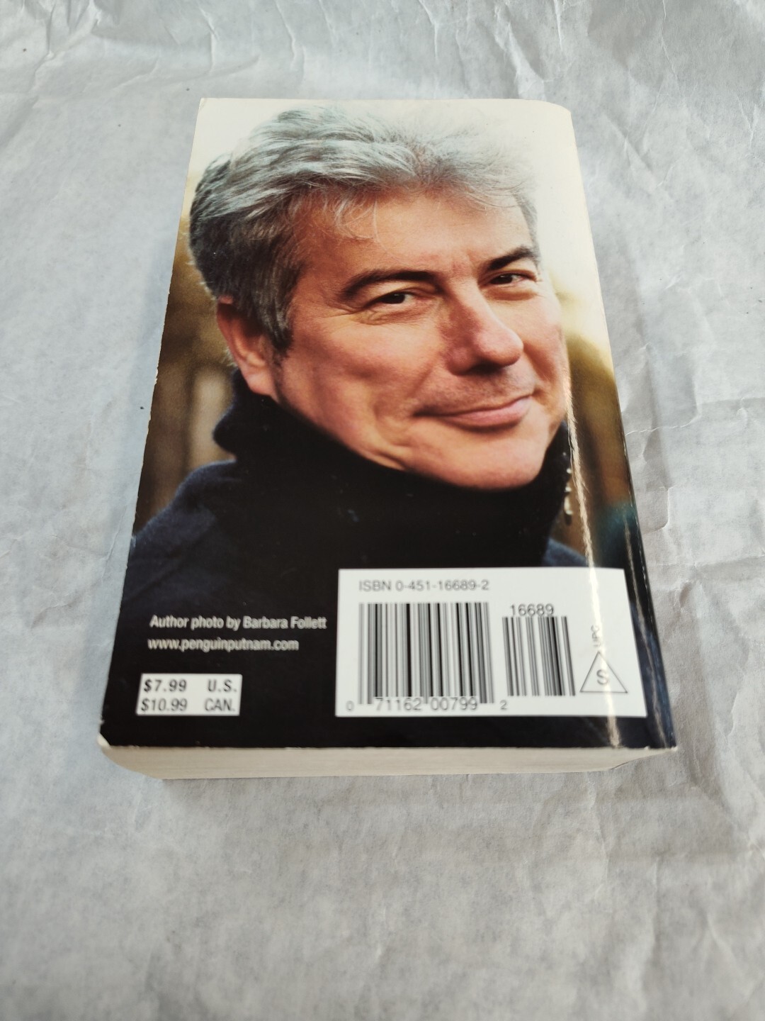 The Pillars of the Earth, By Ken Follett, Paperback