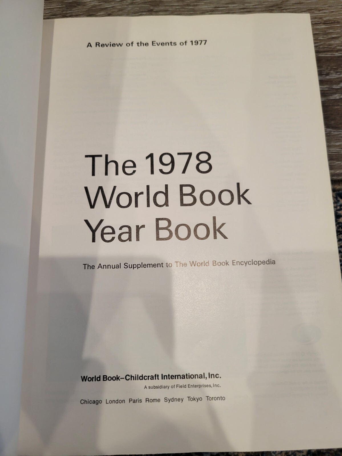 1978 World Book Yearbook by William H. Nault 608 pages Cream White Hard Cover