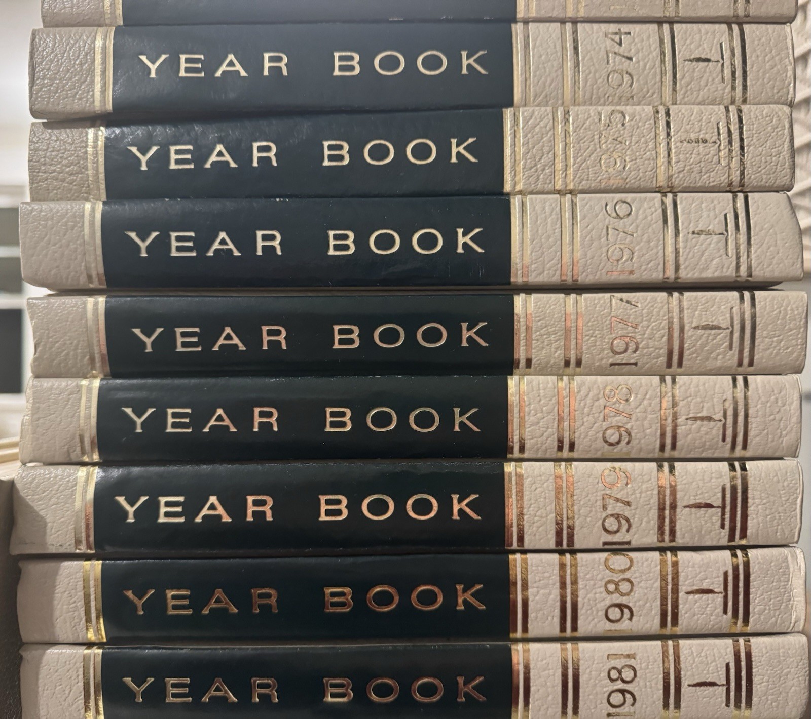Vintage World Book Year Book Lot 1968-1969 & 1972-1987 Hardcover Set