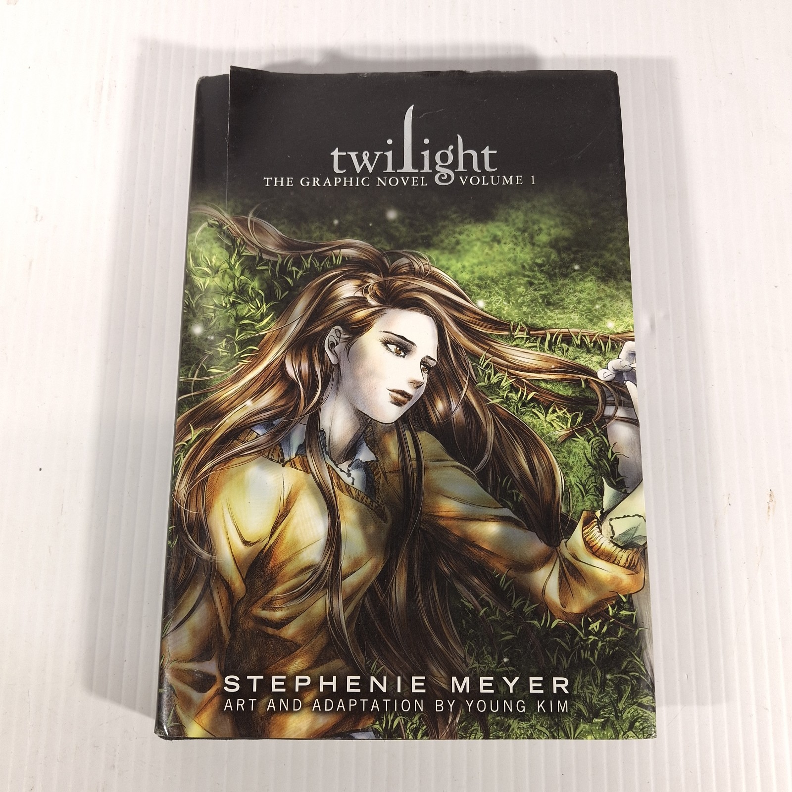 Twilight The Graphic Novel Volume 1 by Stephenie Meyer Hardcover
