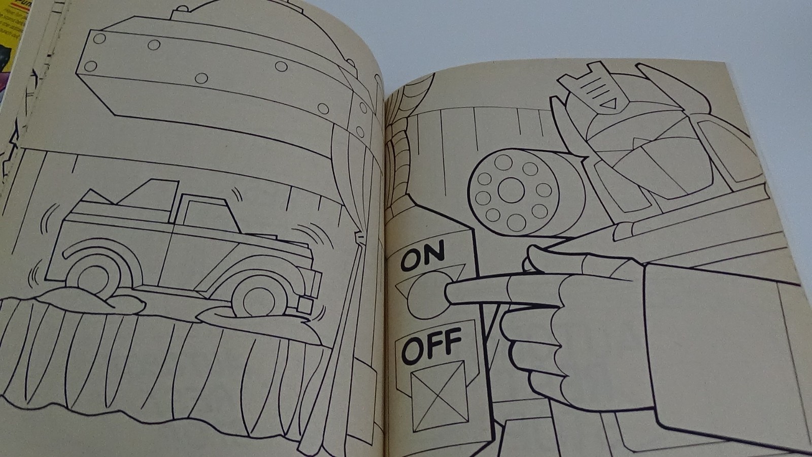 -NEW- 1985 Transformers Coloring Book The Autobot Smasher!