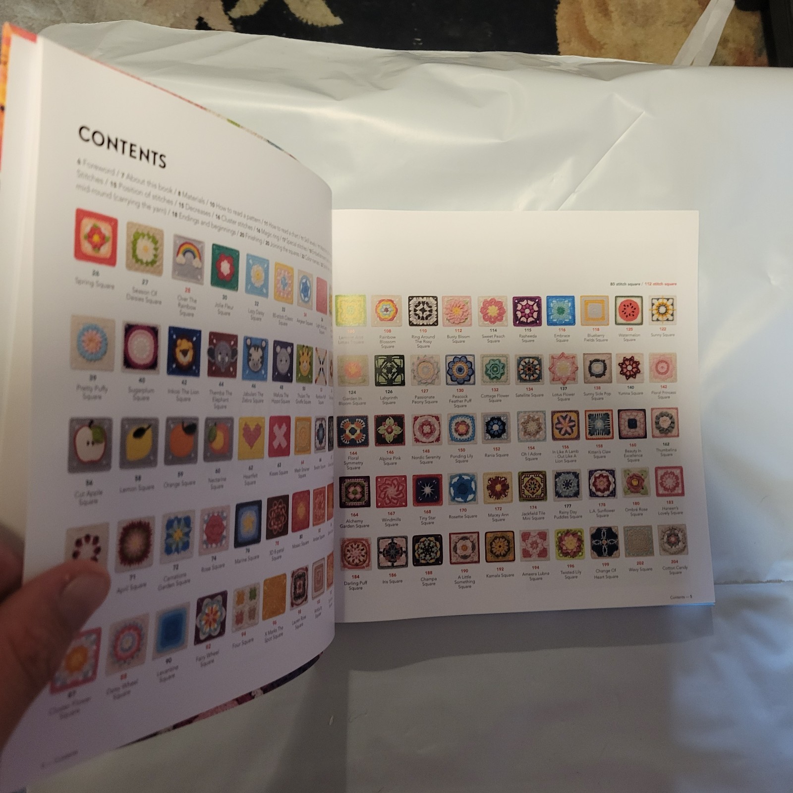 The Ultimate Granny Square Sourcebook: 100 Contemporary Motifs to Mix and M…