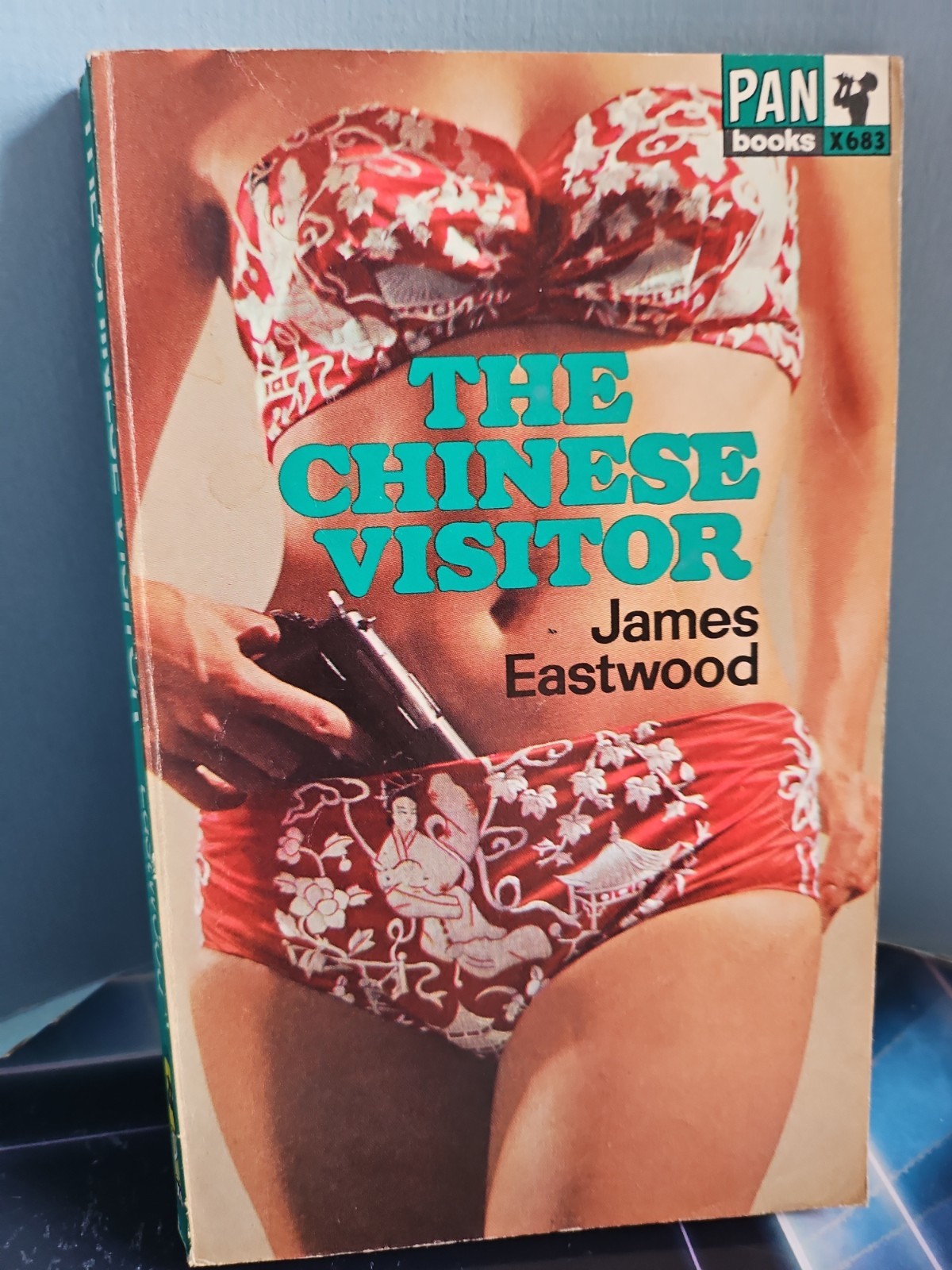 James Eastwood. The Chinese Visitor. Pan Books 1967. Vintage Spy Thriller