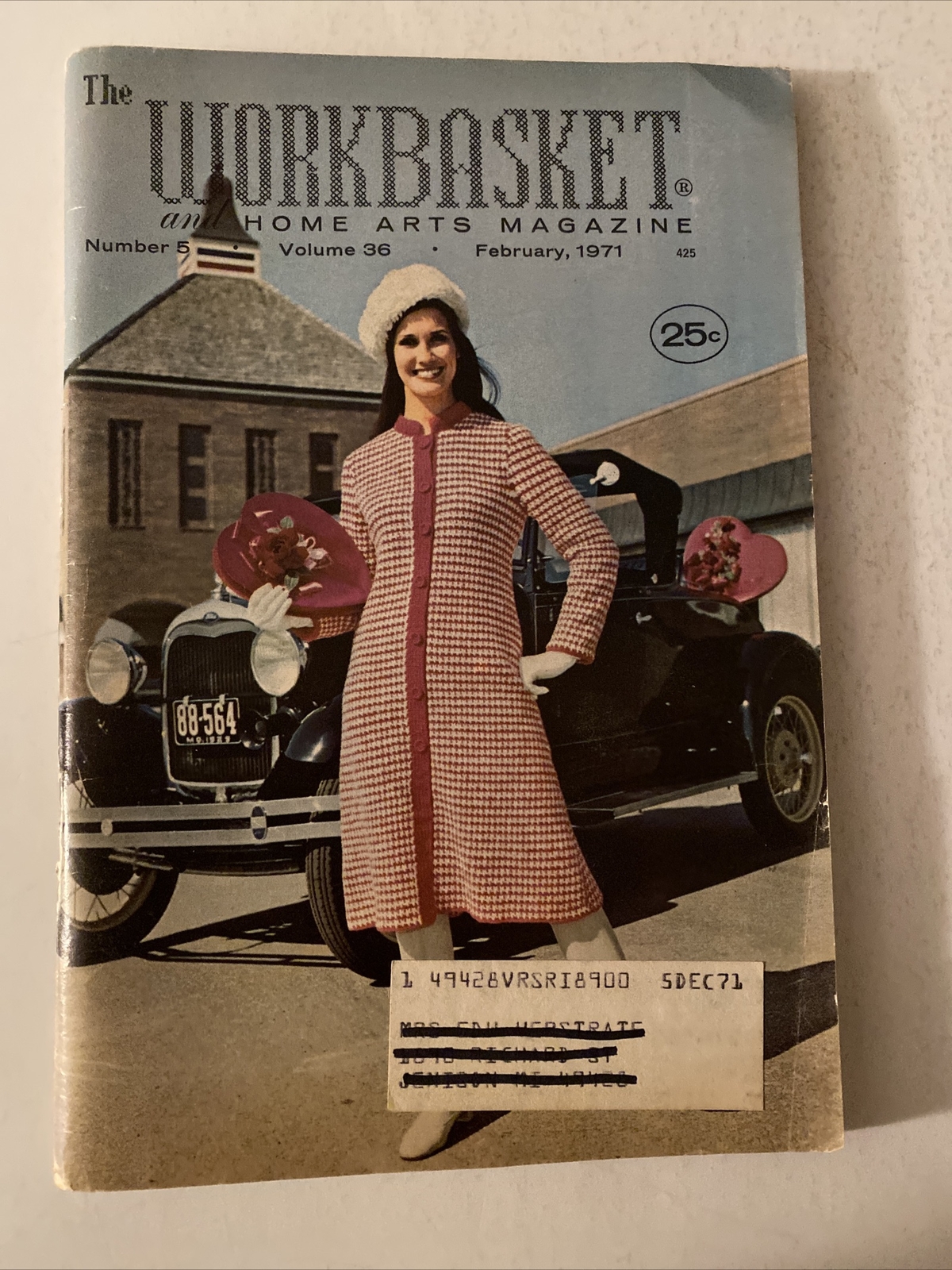 The Workbasket and Home Arts Magazine February 1971 102 PAGES FREE SHIPPING