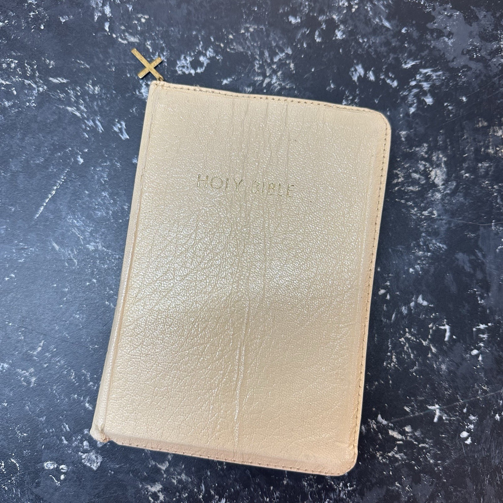 White KING JAMES VERSION HOLY BIBLE Red Letter by Thomas Nelson w/zipper Cross