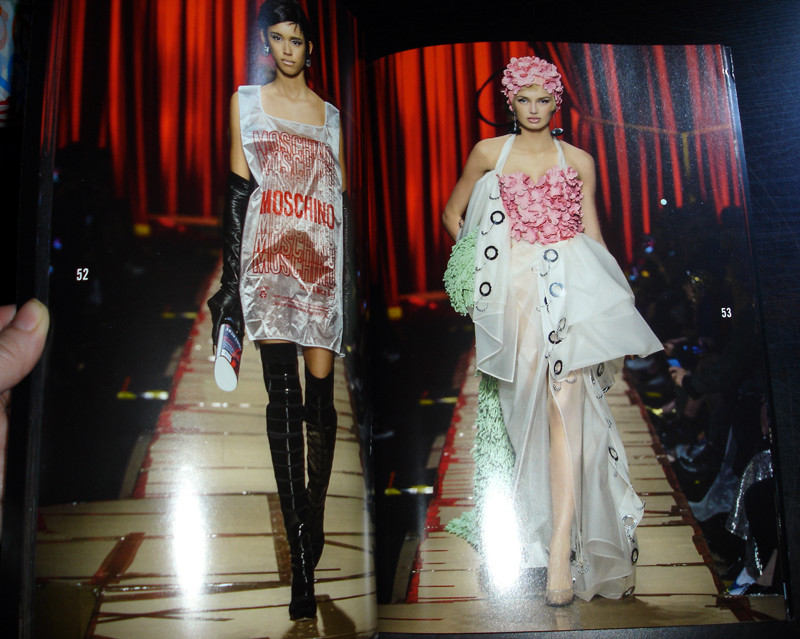 MOSCHINO Runway Show LOOKBOOK Fall 2017 Kendall Jenner STELLA MAXWELL Gigi Hadid