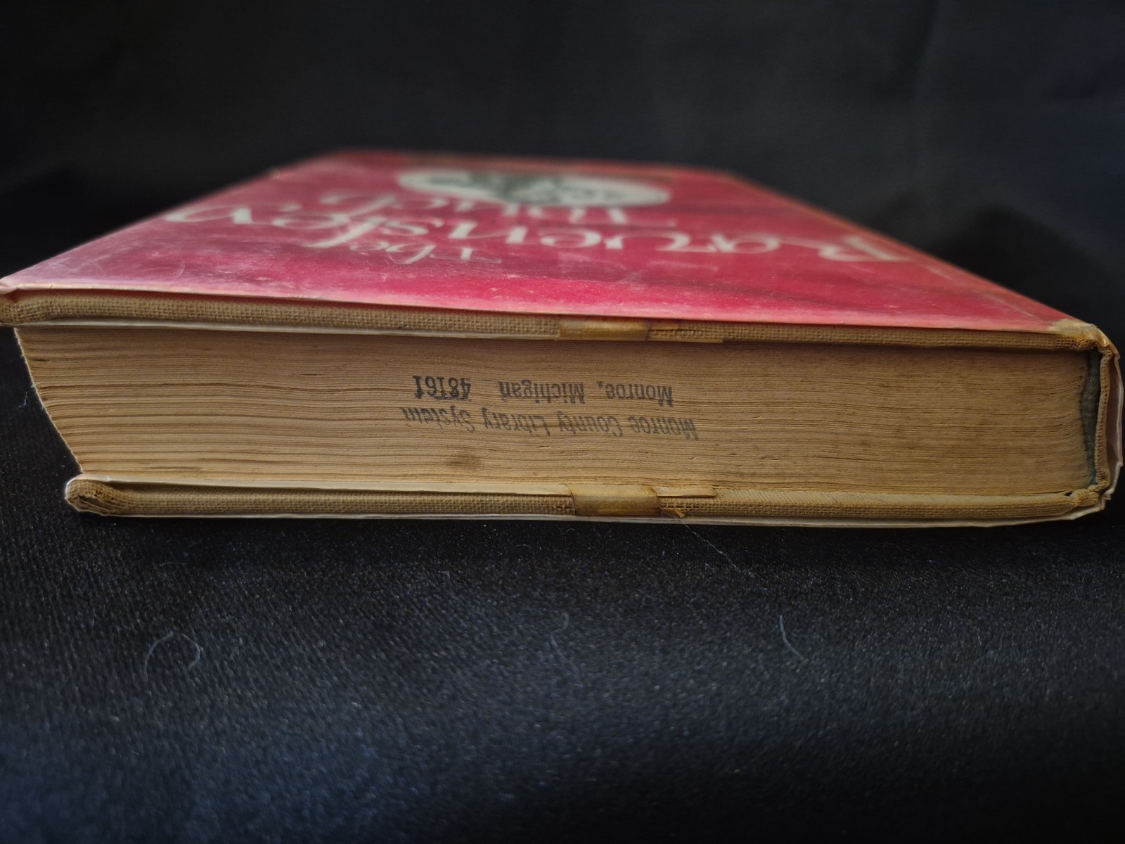 The Ravensly Touch by Constance Heaven Ex Library – Large Print