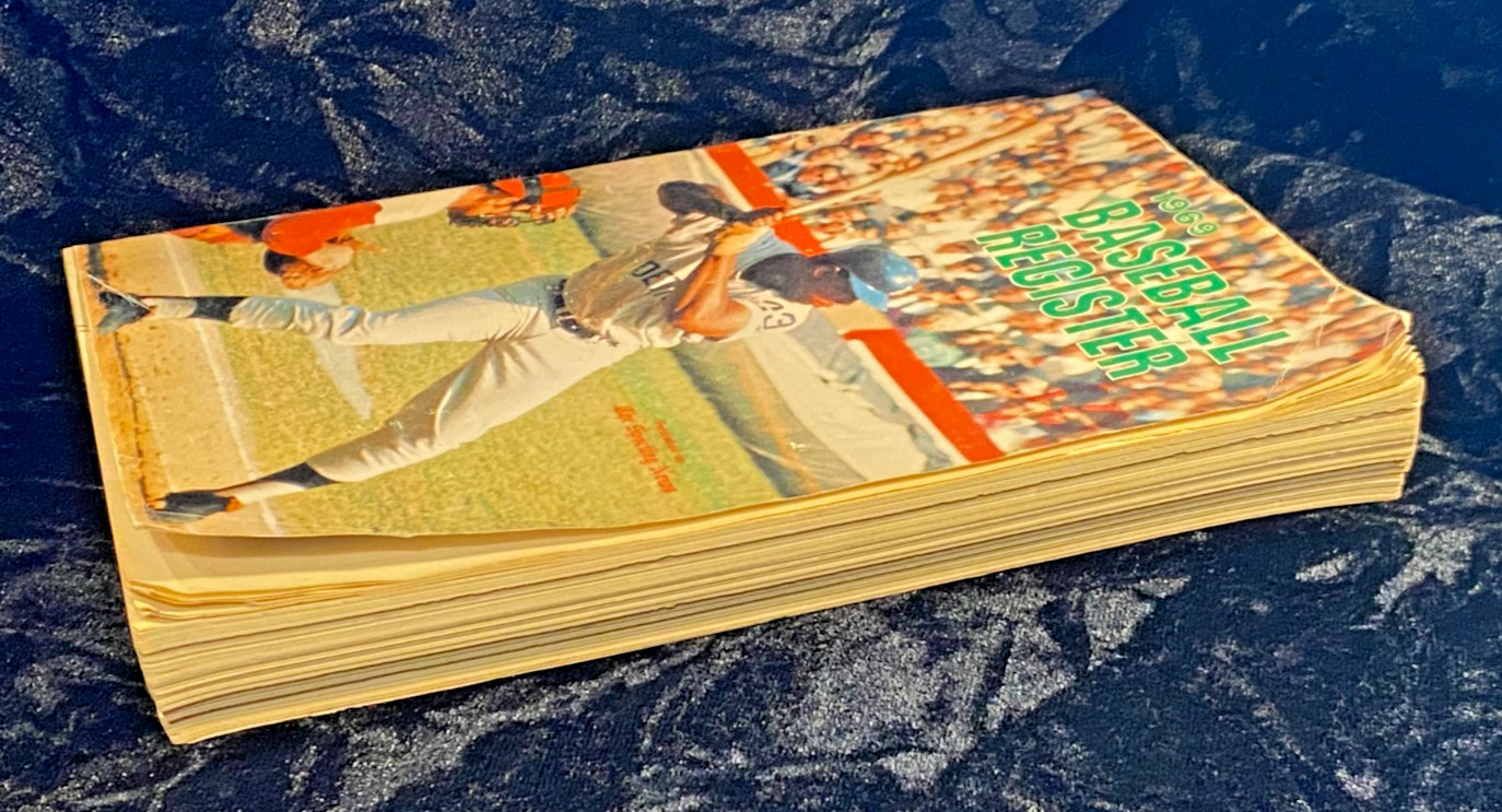1969 BASEBALL REGISTER Published by The Sporting News 512 Pages VG