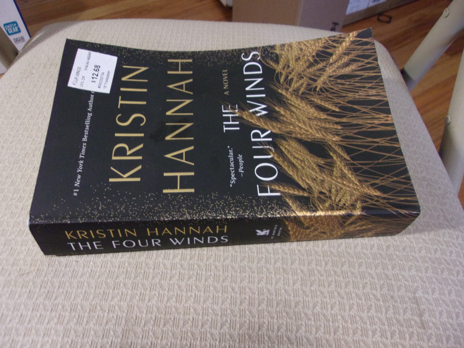 THE FOUR WINDS : A Novel Paperback cover Kristin Hannah – GOOD