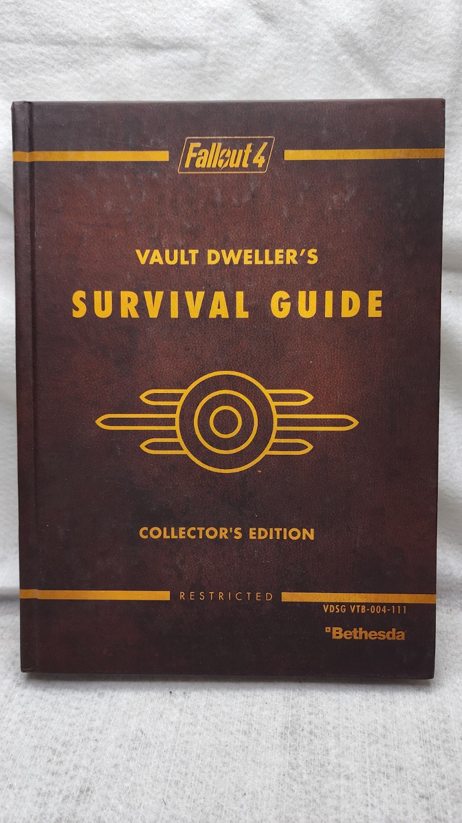 Fallout 4 Vault Dweller’s Survival Guide Collector’s Edition: Prima Official…