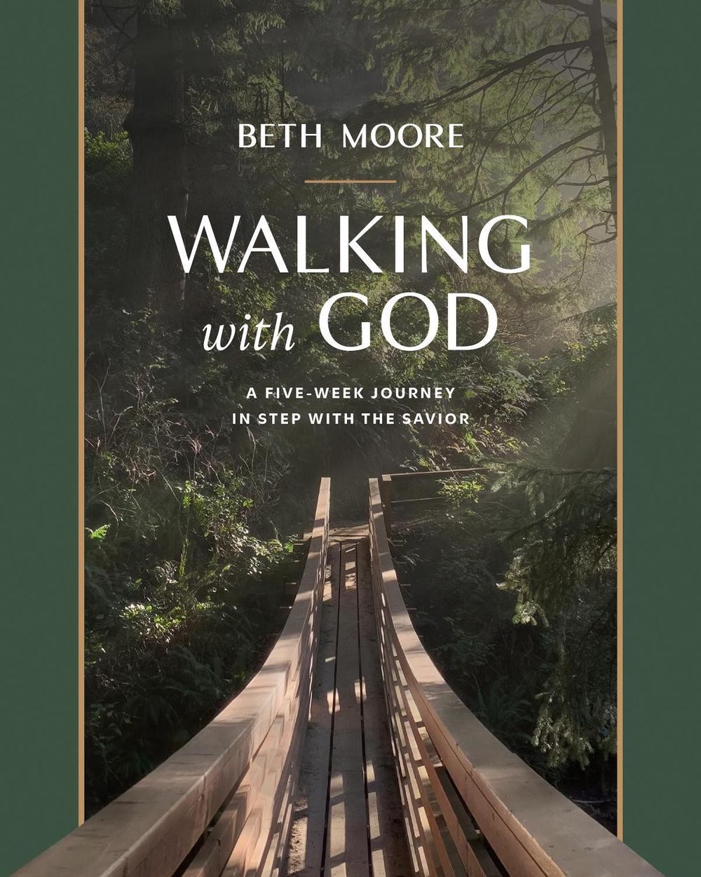 Walking with God: A Five-Week Journey in Step with the Savior by Beth Moore (Eng