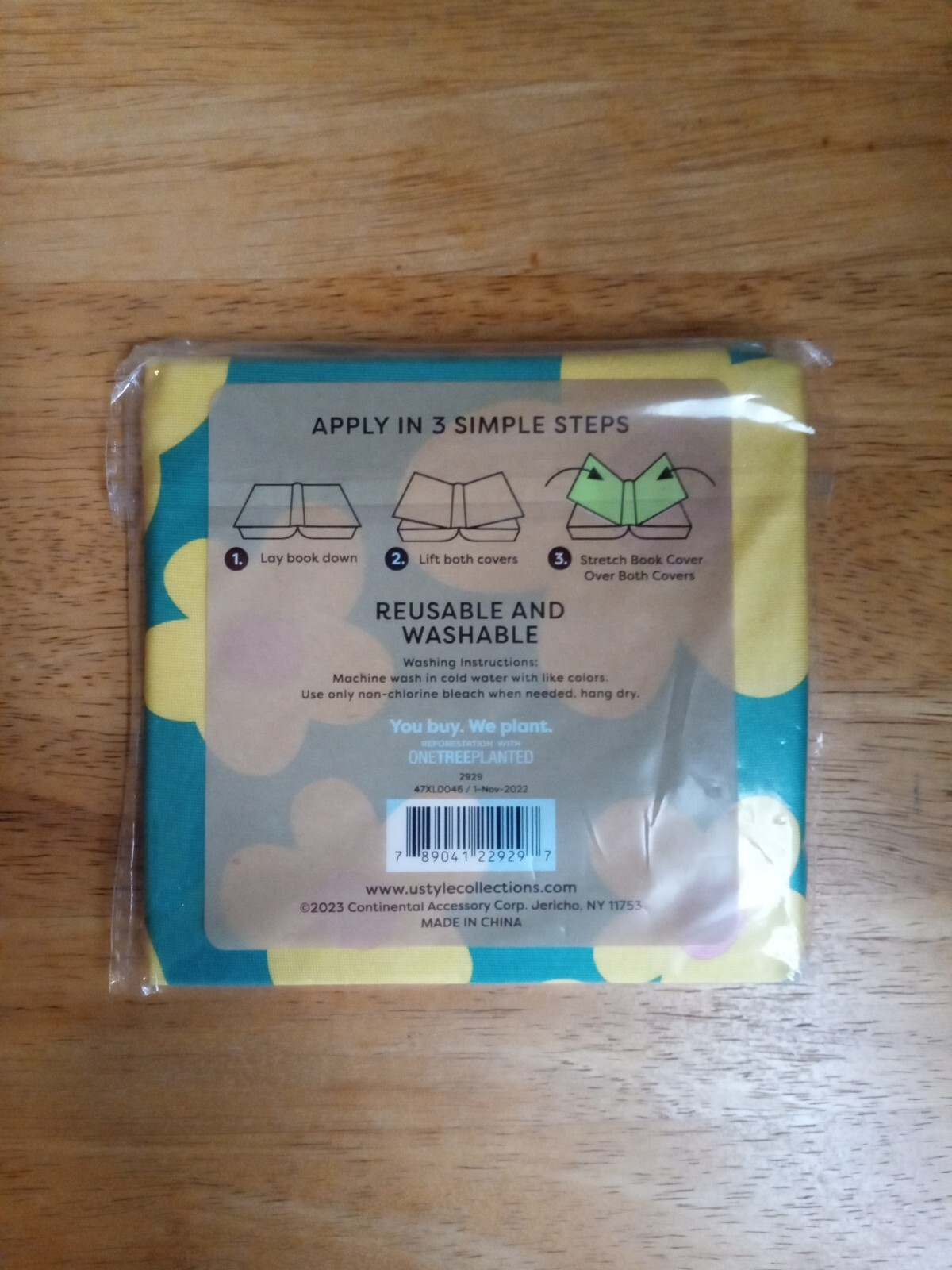Stretchable Fabric Book Cover, Fits Up To 10.5 IN X 11.5 IN, Daisy Pattern