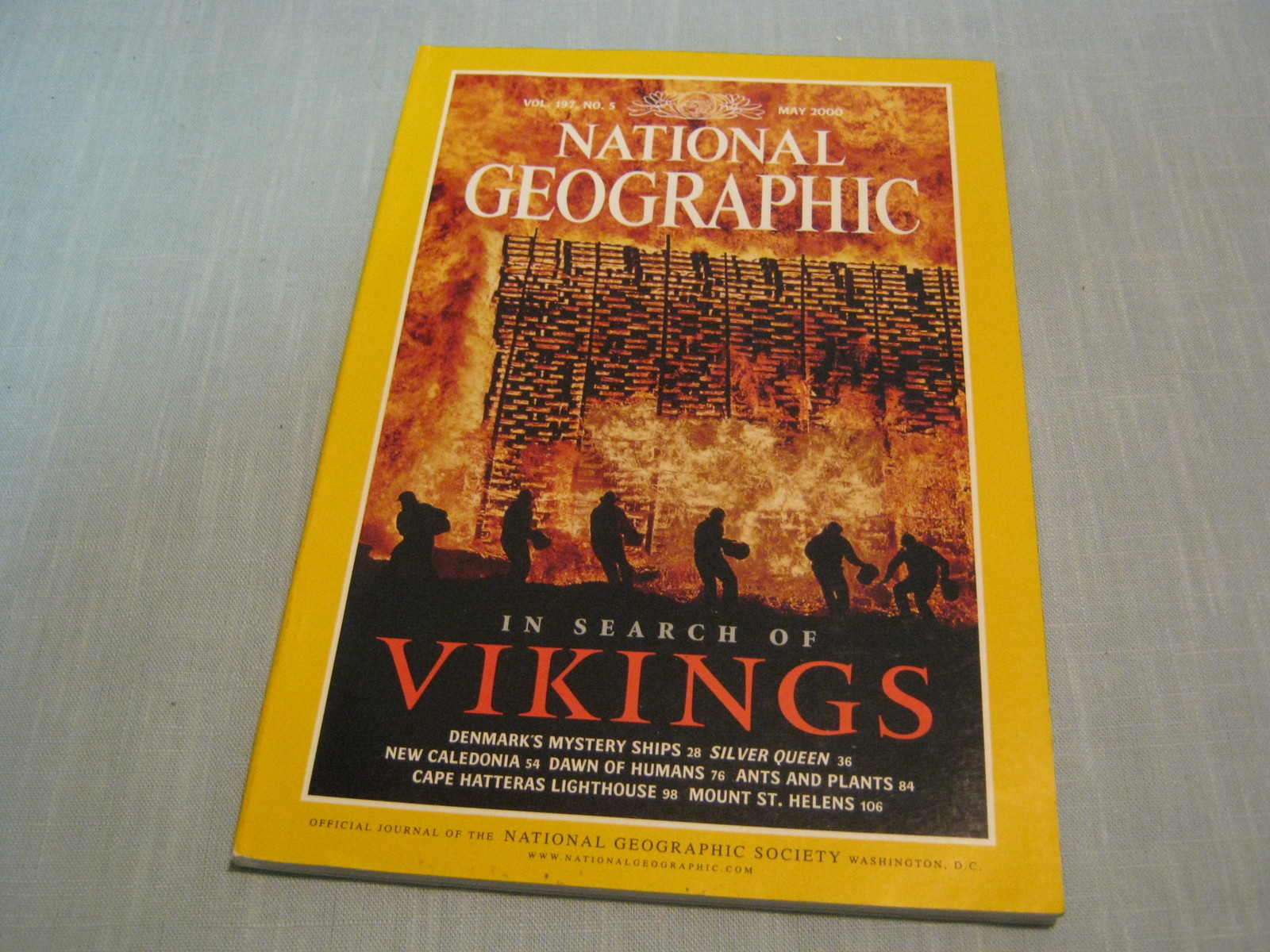 NATIONAL GEOGRAPHIC May 2000 IN SEARCH OF VIKINGS Dawn of Humans MOUNT ST.HELENS