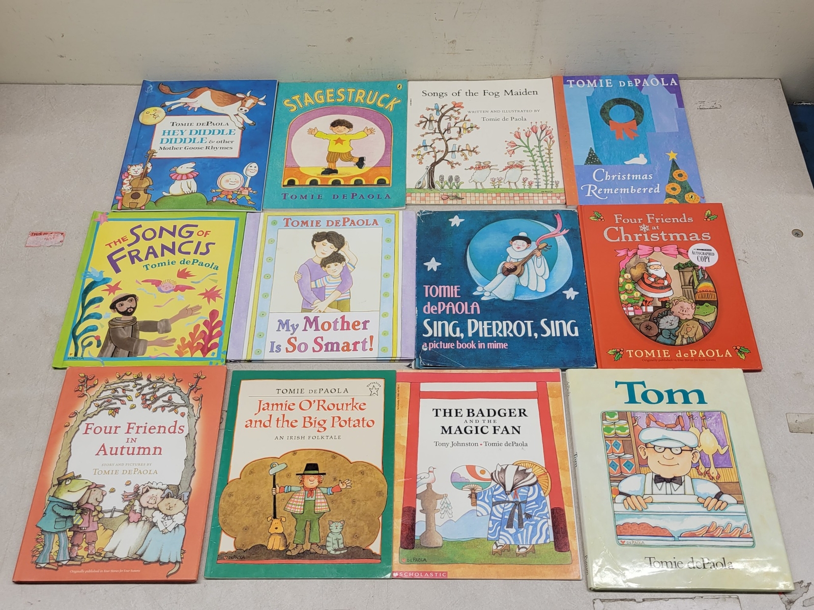 Lot of 10 Tomie dePaola Children’s Picture Paperback Books «Random/Unsorted»