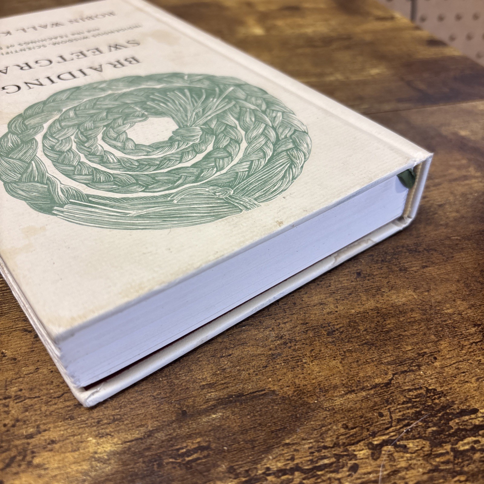Braiding Sweetgrass : Indigenous Wisdom, Scientific Knowledge and the Teachings