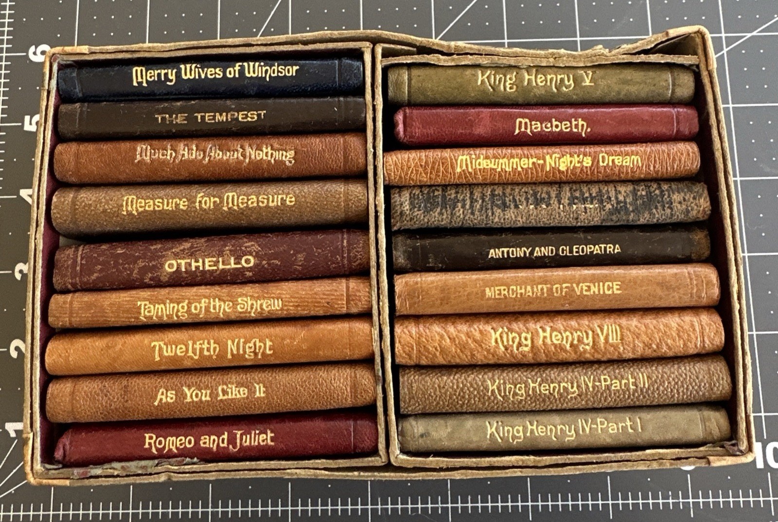 SHAKESPEARE’S WORKS – 18 VOLUME-KNICKERBOCKER MINI LEATHER BOOKS IN ORIGINAL BOX