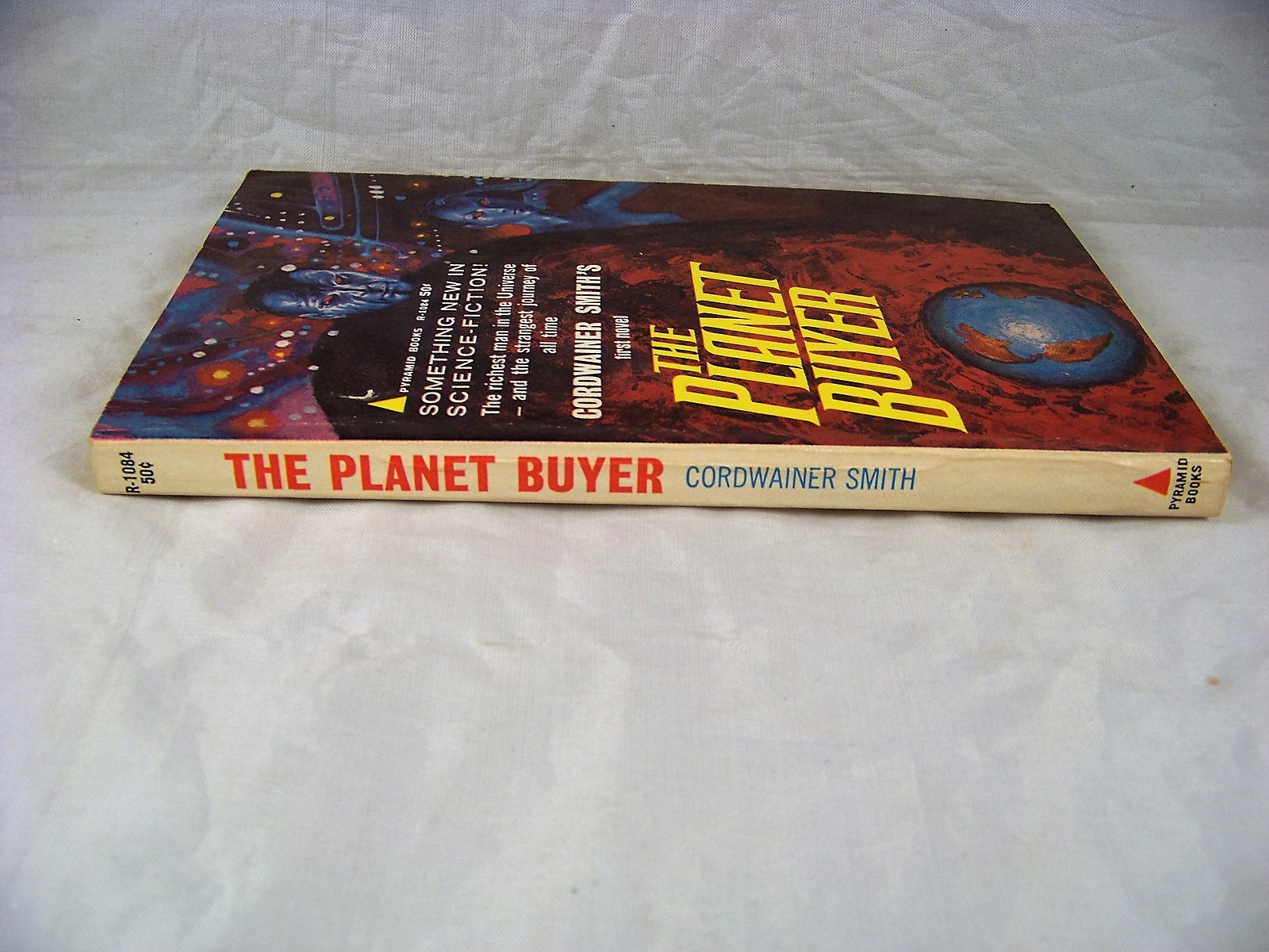 THE PLANET BUYER CORDWAINER SMITH PYRAMID R 1084 1964 FIRST EDITION SCI FI