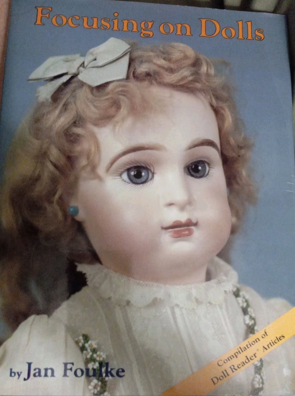 «Focusing on Dolls» Hardcover Book By Jan Foulke 174 Pages – 1988 Good Preowned