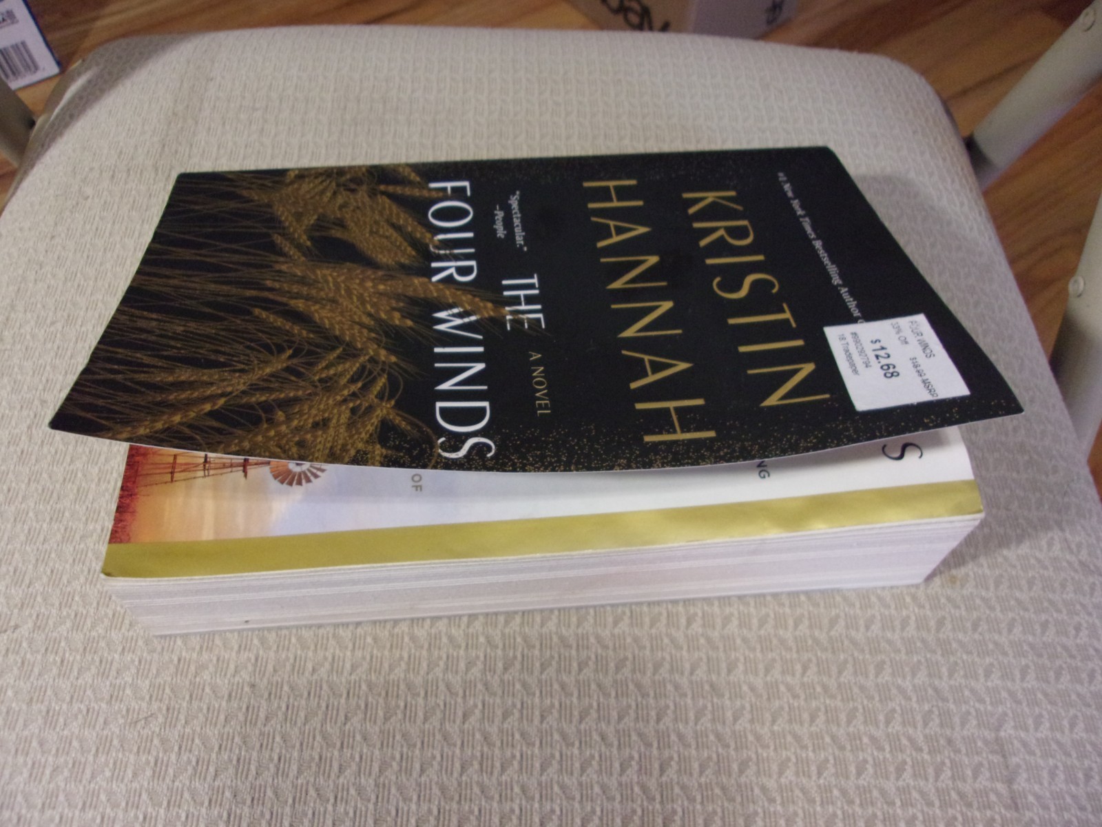 THE FOUR WINDS : A Novel Paperback cover Kristin Hannah – GOOD