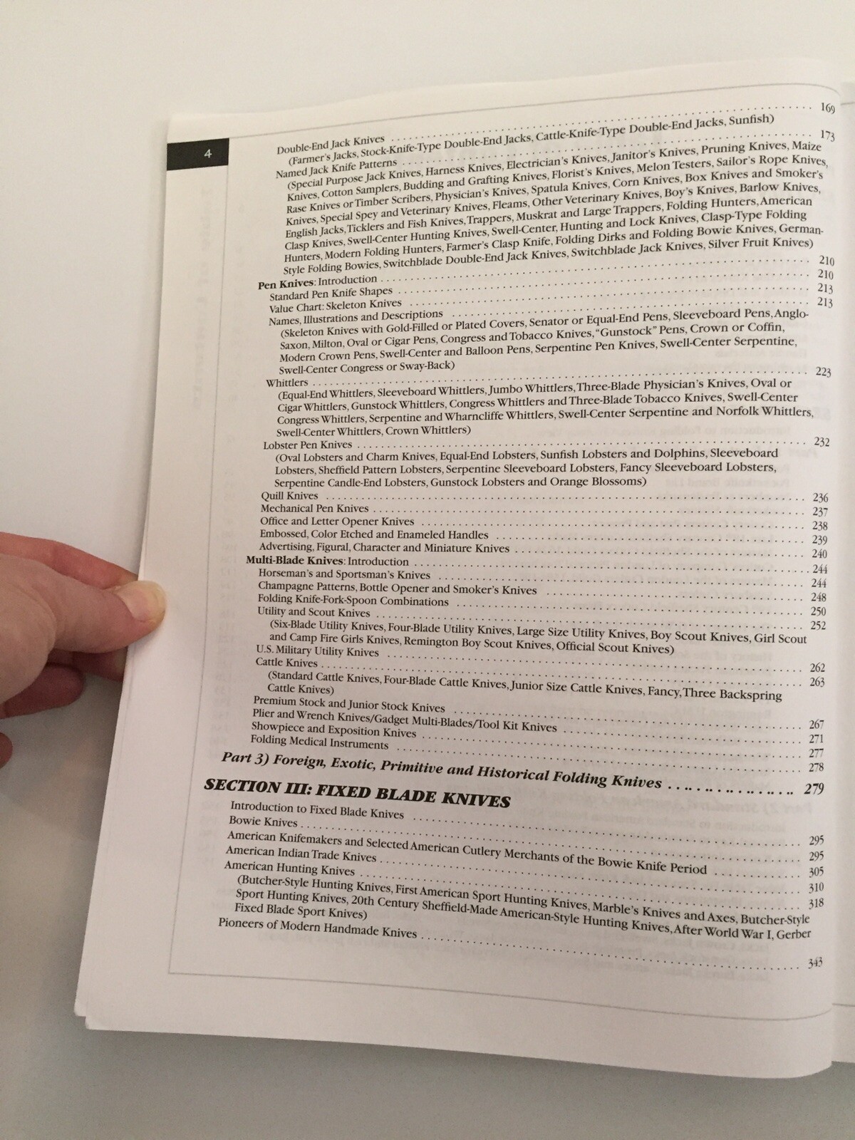 Blade’s Guide to Knives & Their Values by Shackleford, Steve Paperback 576 Pages