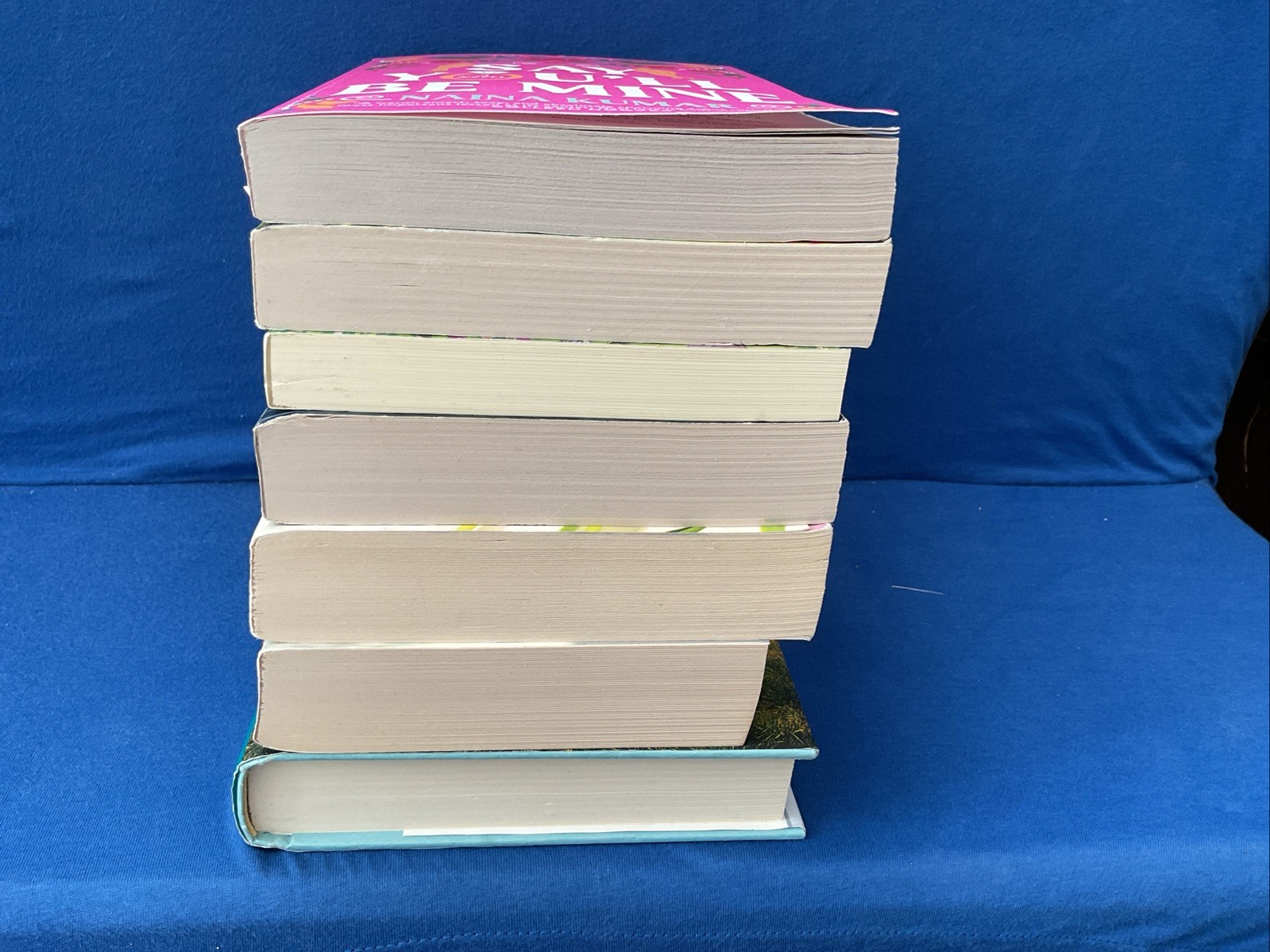 Lot of 7 – Romance by Nicholas Sparks, Lucy Score, Kirsten Hannah and Others