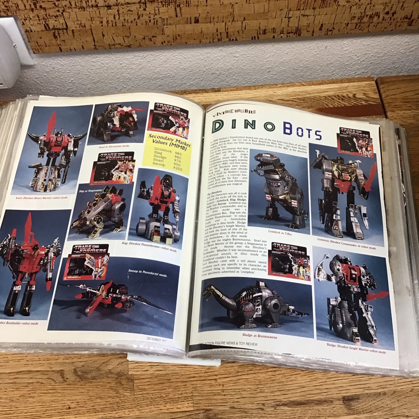 192 Pages – Tomart’s Encyclopedia & LEE’S GUIDE Vintage Toys 1988-2005 LL3