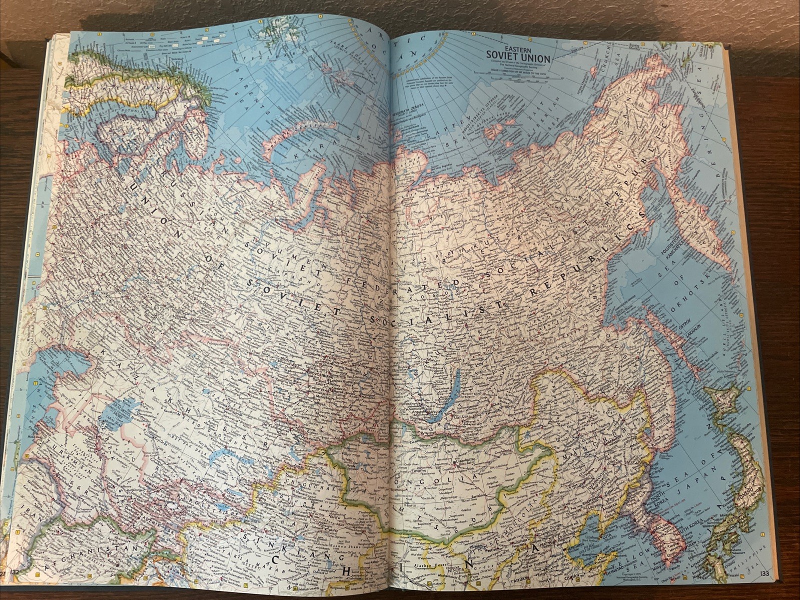 VTG National Geographic Atlas of the World 1975 oversized 12.25″x18.5