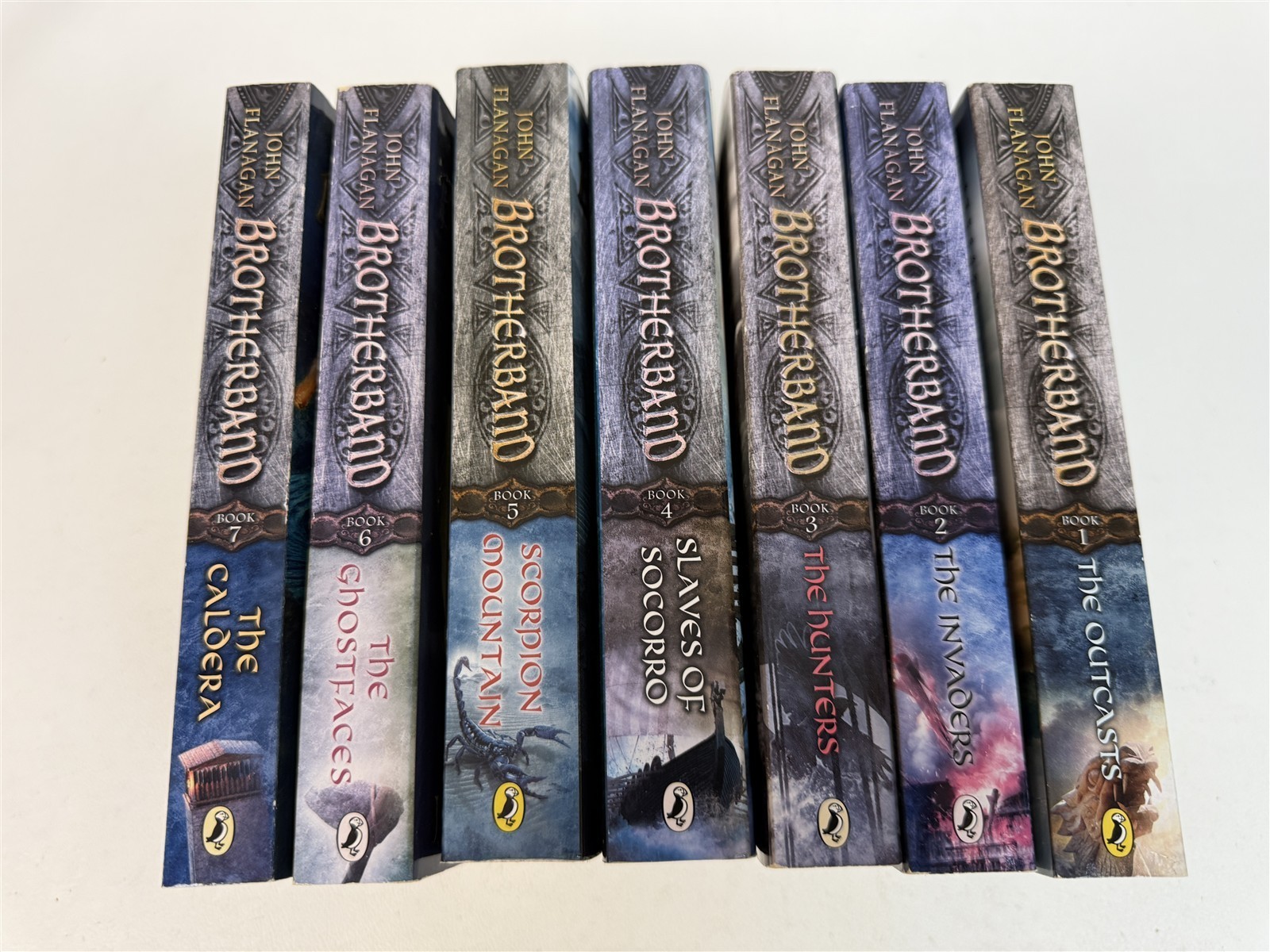 John Flanagan Lot 1st 7 Brotherband Chronicles The Outcasts to The Caldera