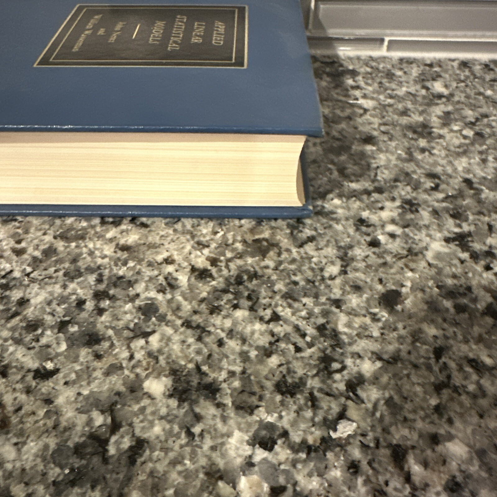 Applied Linear Statistical Models Michael H. Kutner John Neter Hardcover VG Book