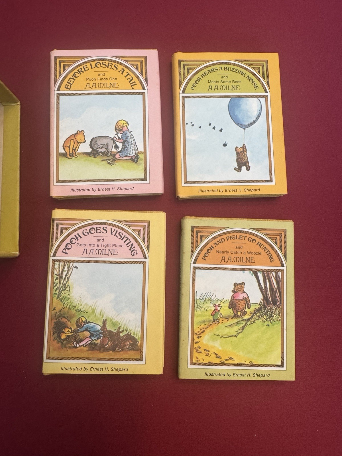 POOH’S POT O’HONEY 1968 Vintage Mini Book Set Boxed