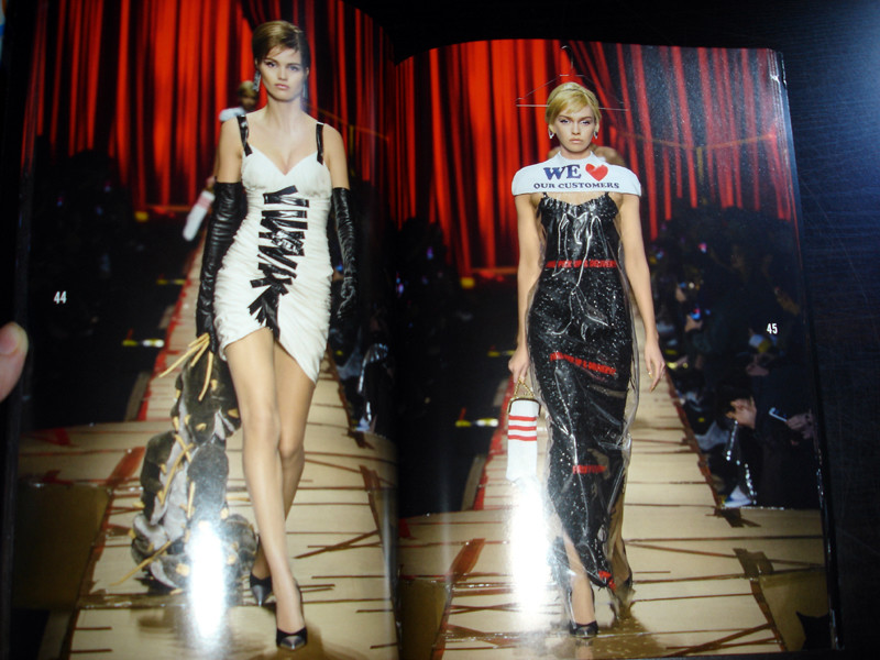 MOSCHINO Runway Show LOOKBOOK Fall 2017 Kendall Jenner STELLA MAXWELL Gigi Hadid