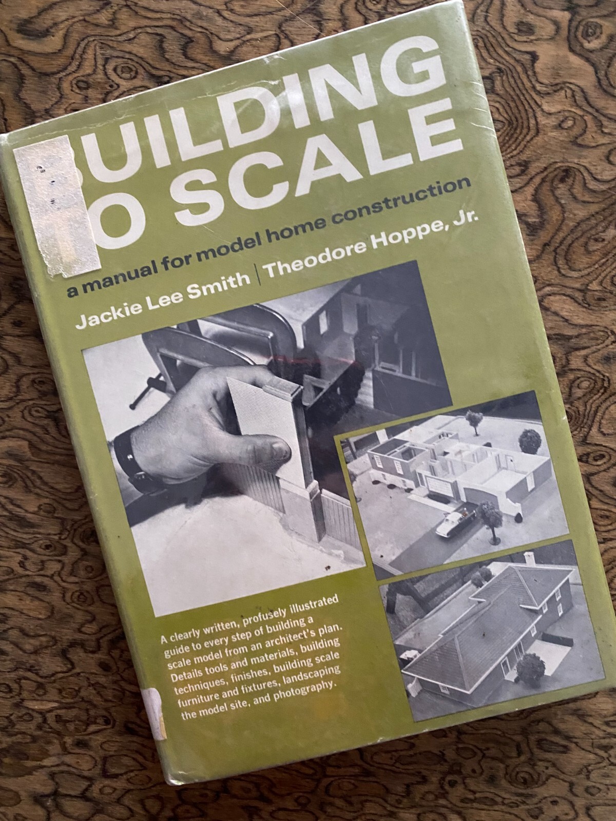 Building to Scale Jackie Lee Smith, Theodore Hoppe, Jr. 1st Edition 1971