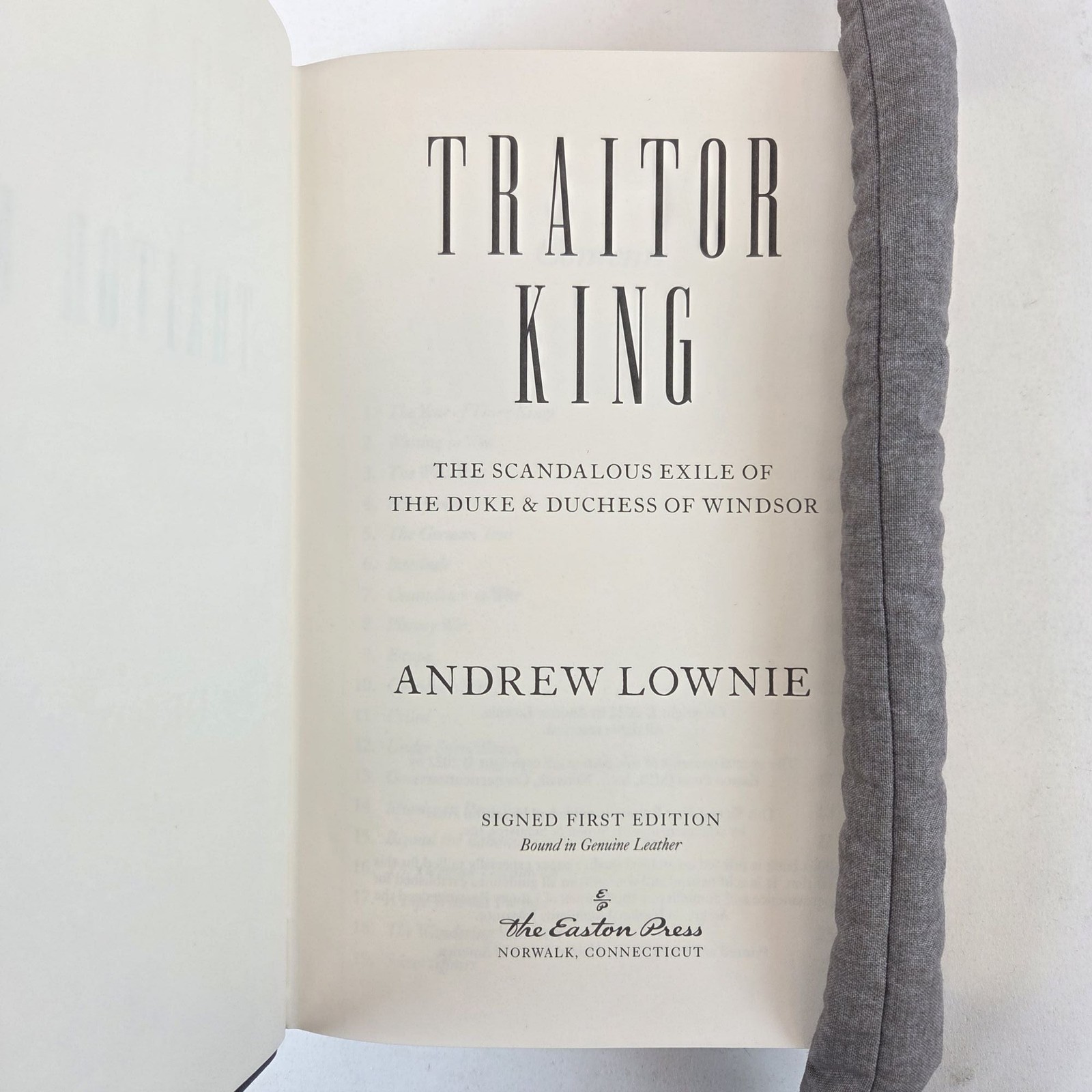 Andrew Lownie / TRAITOR KING THE SCANDALOUS EXILE OF THE DUKE Signed 1st Edition