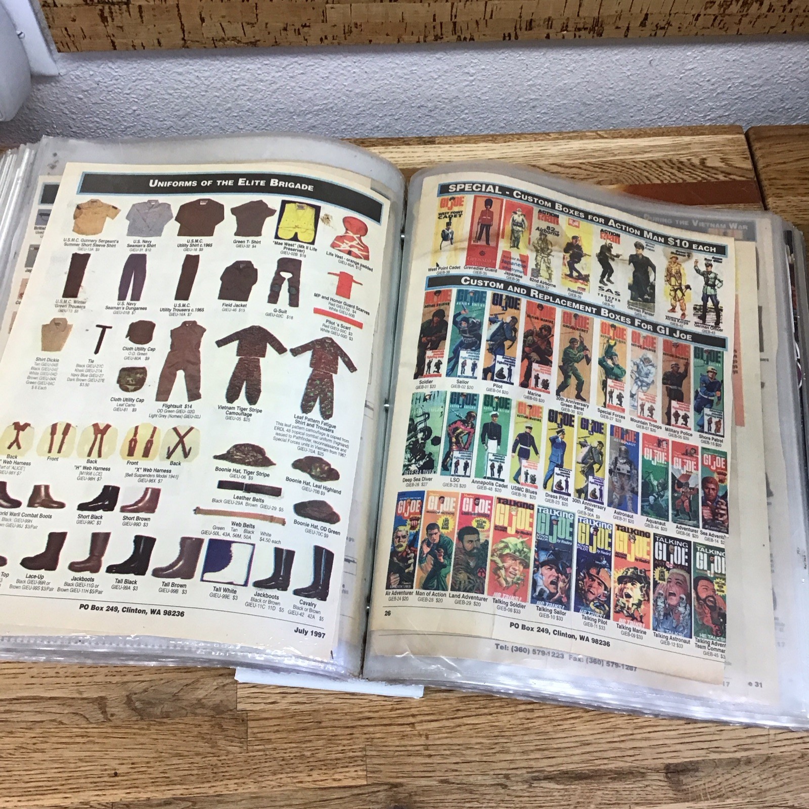 192 Pages – Tomart’s Encyclopedia & LEE’S GUIDE Vintage Toys 1988-2005 LL3