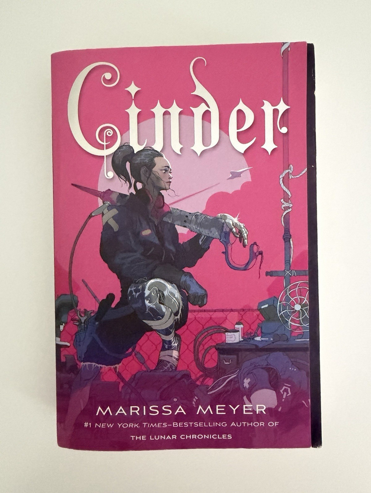 Cinder Marissa Meyer Paperback Square Fish Lunar Chronicles Bonus Edition