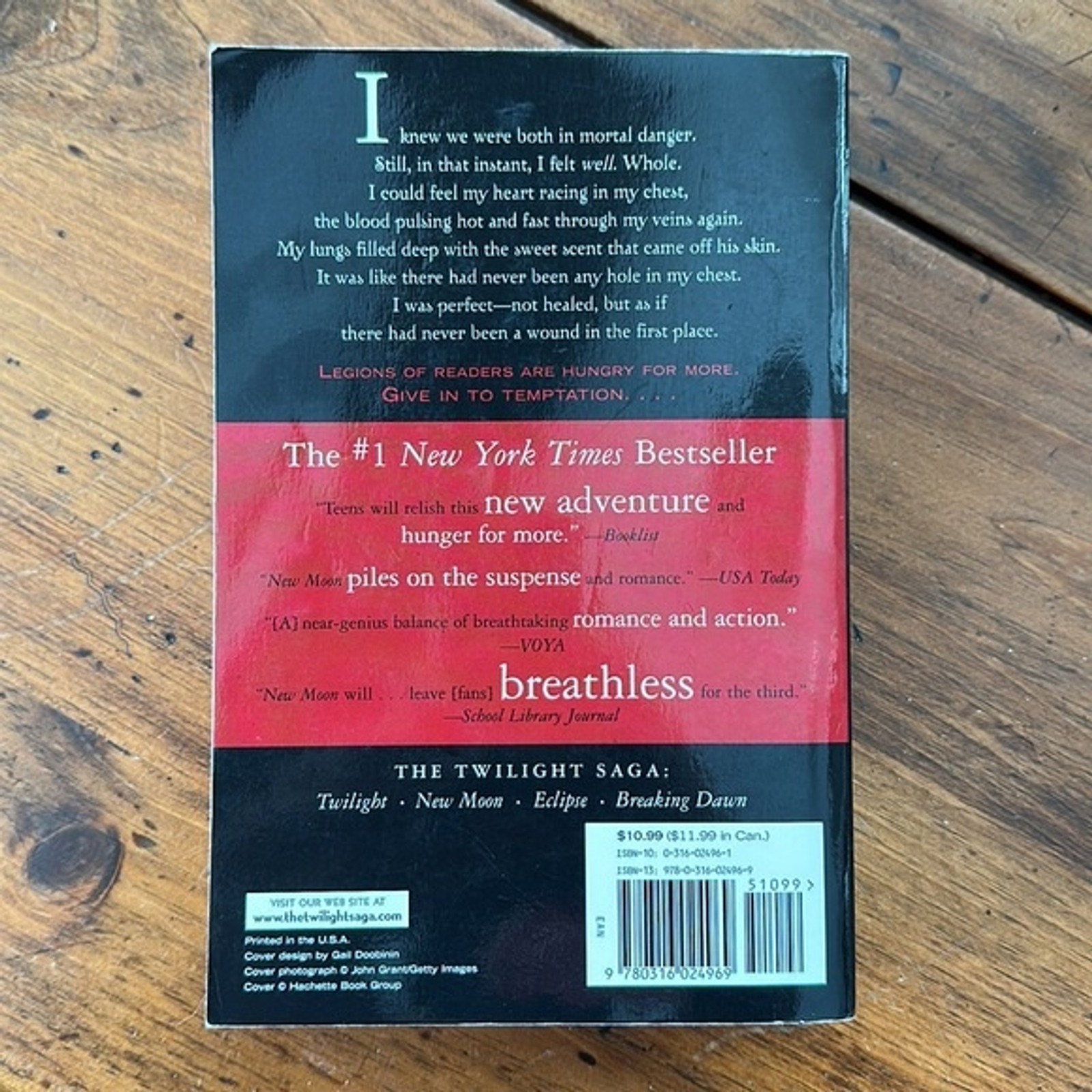 New Moon by Stephenie Meyer – First Paperback Edition