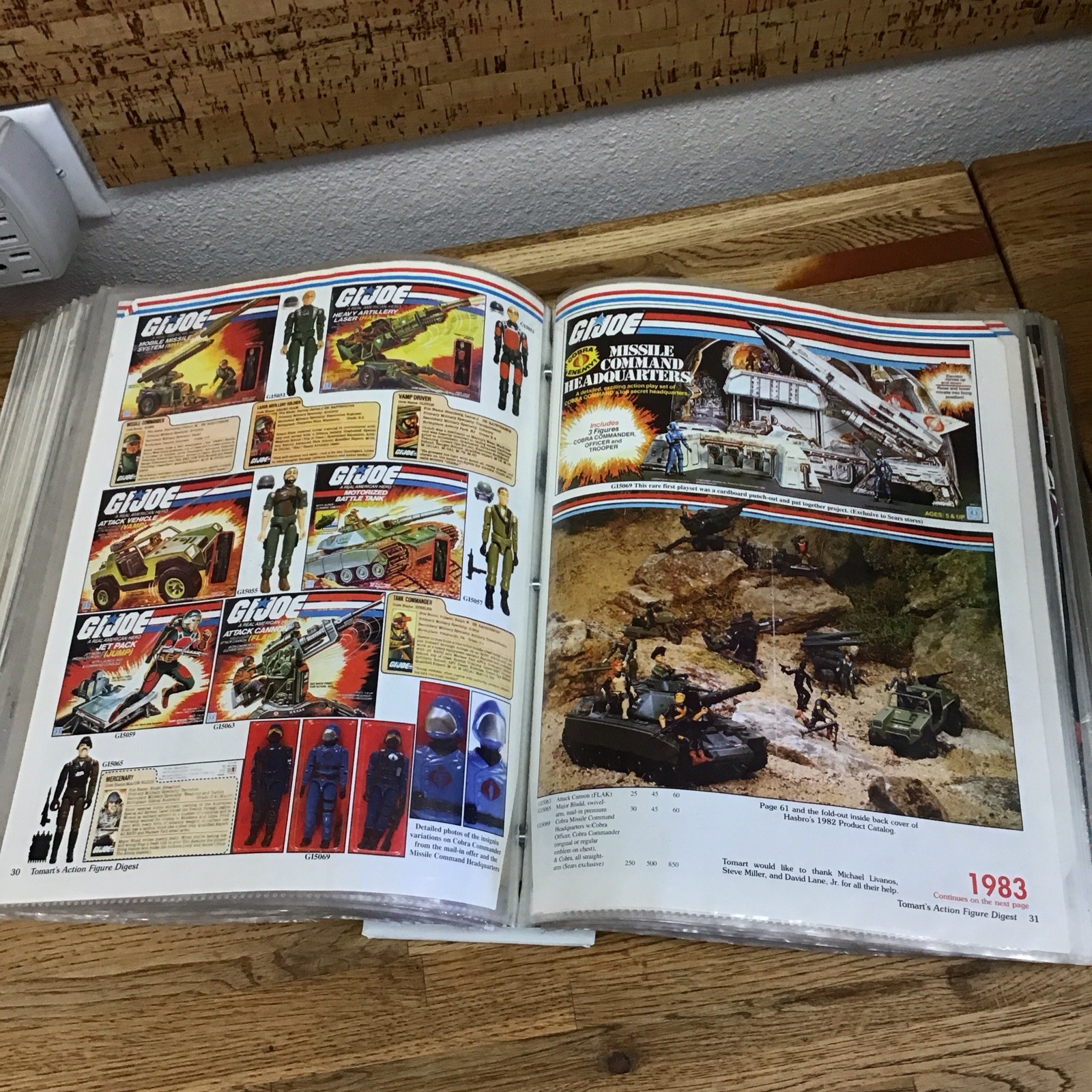 192 Pages – Tomart’s Encyclopedia & LEE’S GUIDE Vintage Toys 1988-2005 LL3