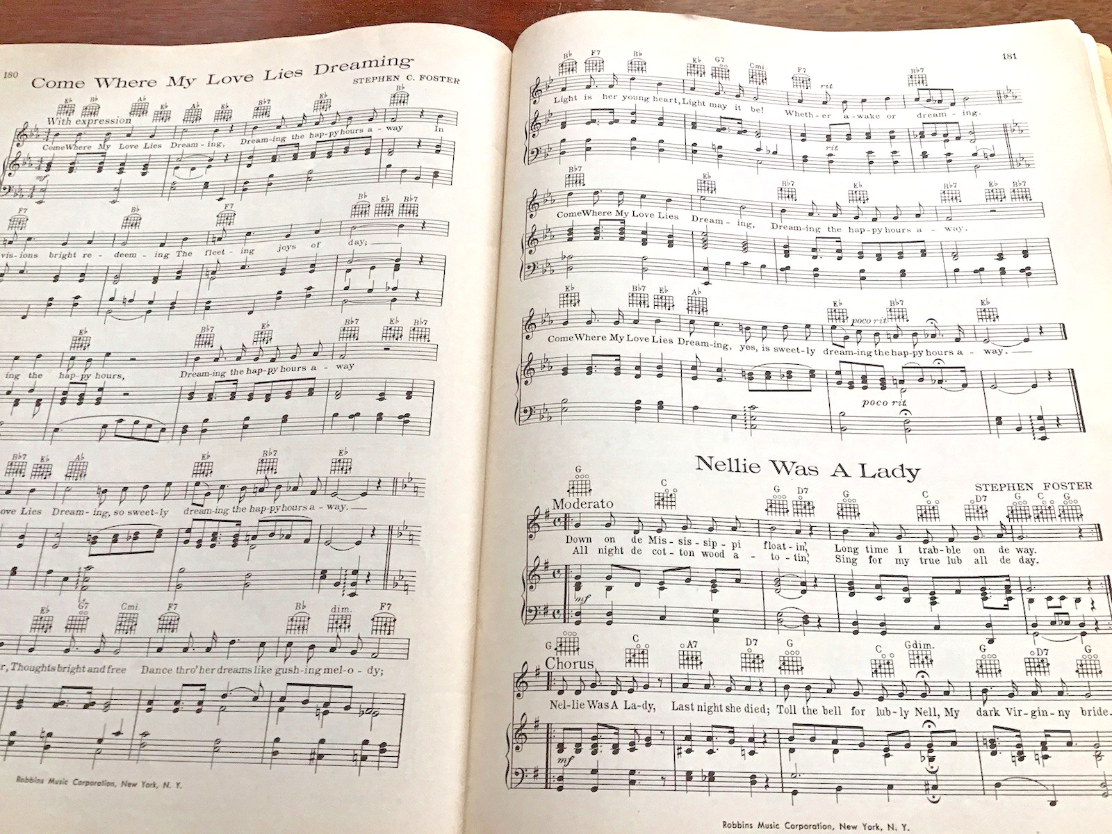 1941 Robbins Mammoth Collection of American Songs Sheet Music Book 256 Pages
