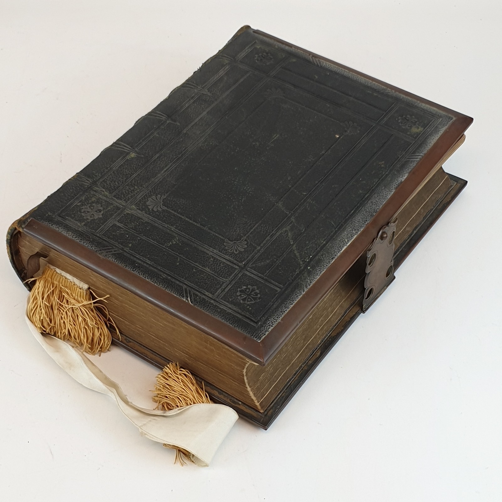 Holy Bible 1861 Antique George E Eyre London Large 9″ x 12″ 3″ Thick Metal Edge