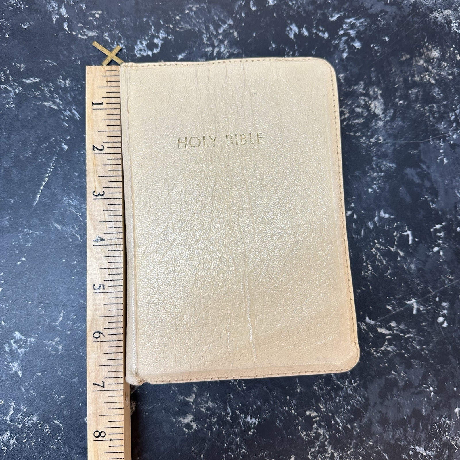 White KING JAMES VERSION HOLY BIBLE Red Letter by Thomas Nelson w/zipper Cross