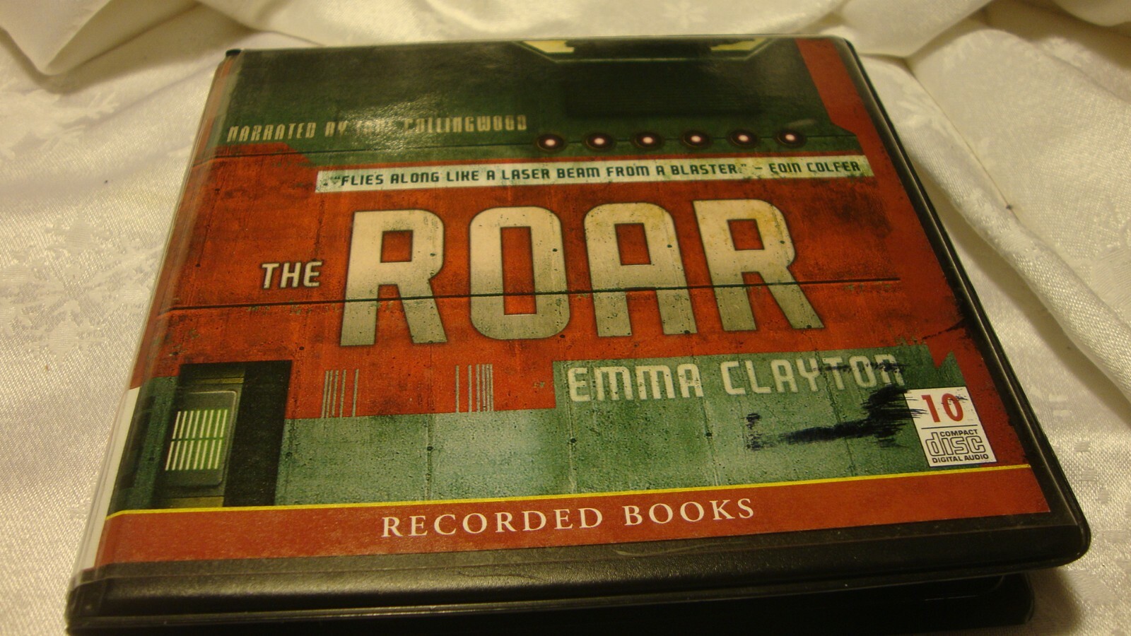Audiobook YA «The Roar» By Emma Clayton Ex-Lib Unabridged 10 CDs/12.25 hr W5