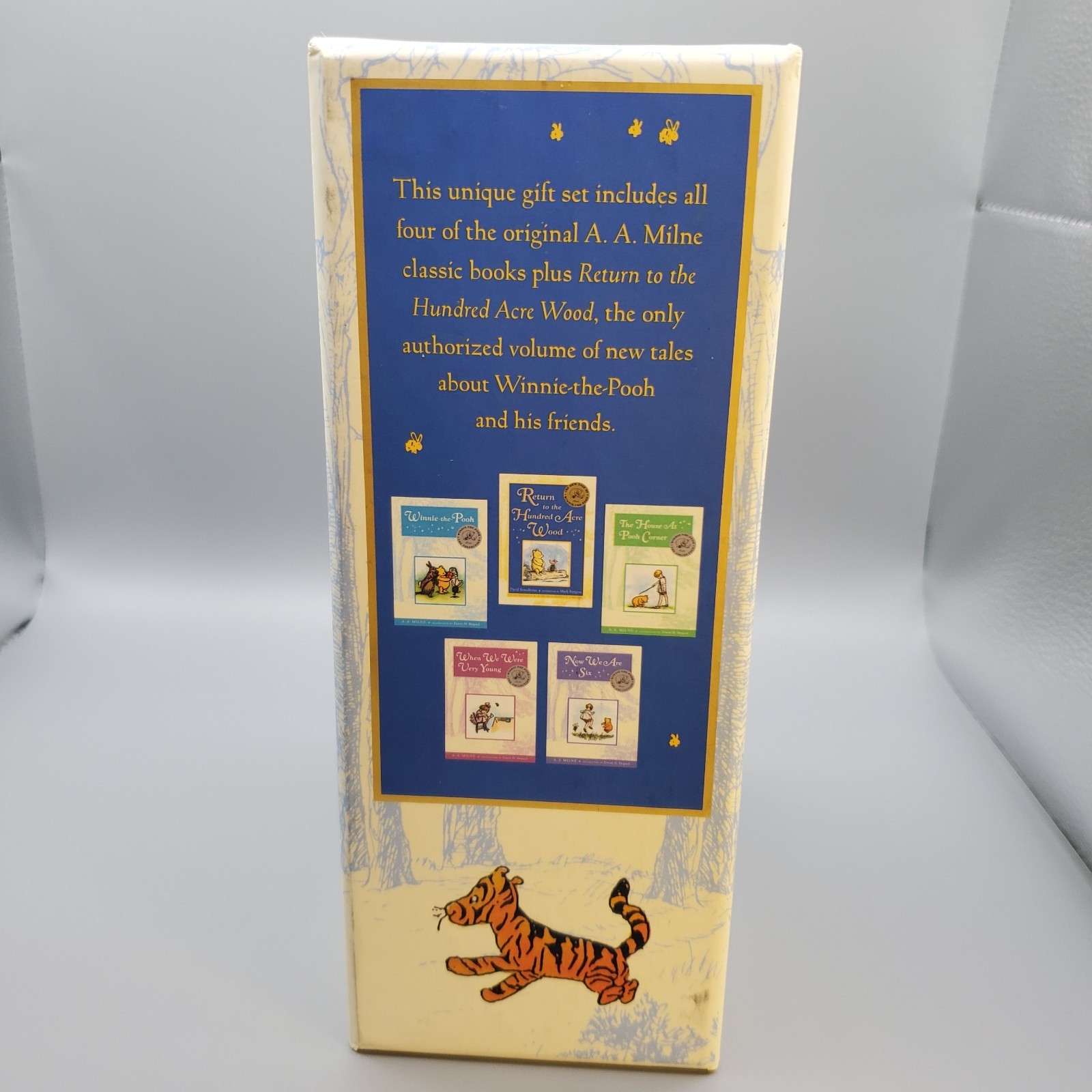THE WORLD OF WINNIE THE POOH Deluxe Gift Box by A.A.Milne (Hardcover) 4 Books