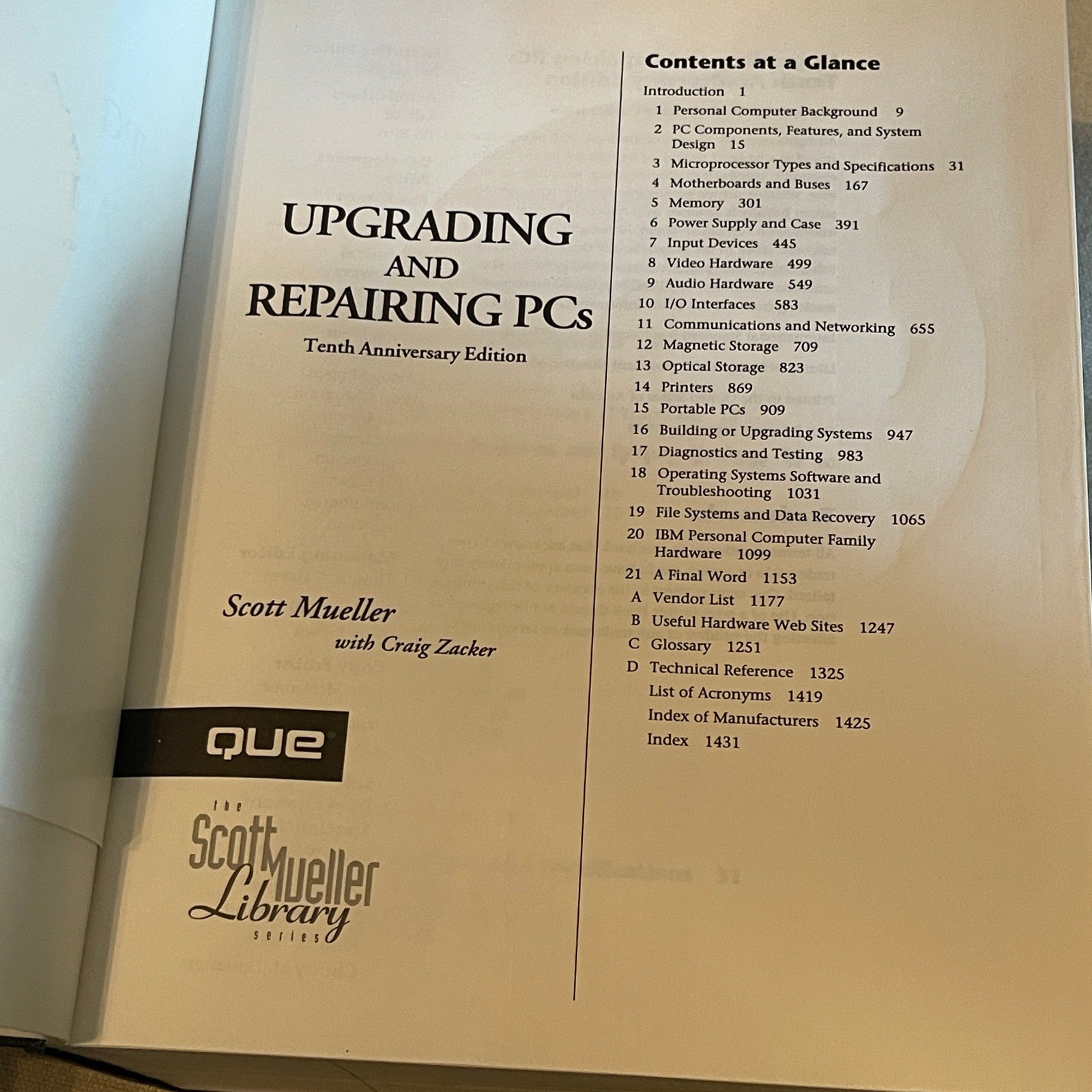 Upgrading and Repairing PCs 10th Anniversary Edition Scott Mueller Hardcover CD
