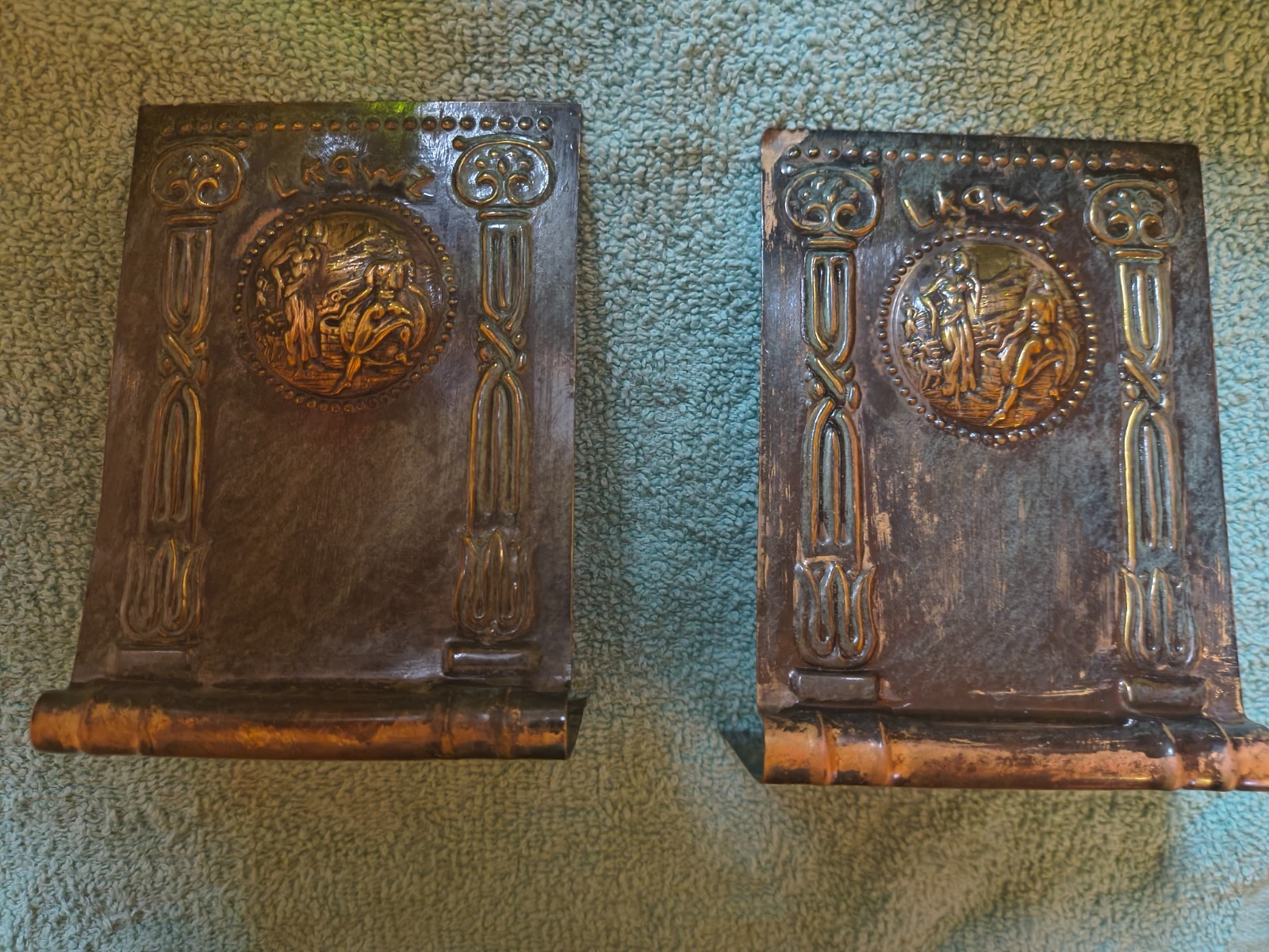 hammered copper bookends make in israel H 4.8″, W 3.5″, D 2.5″